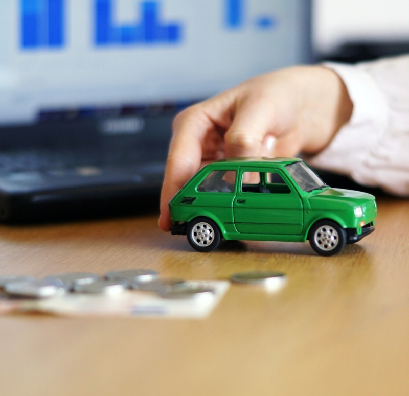 Foto Mano Empujando Coche Verde para Servicios de David Leon en Motril (Granada)