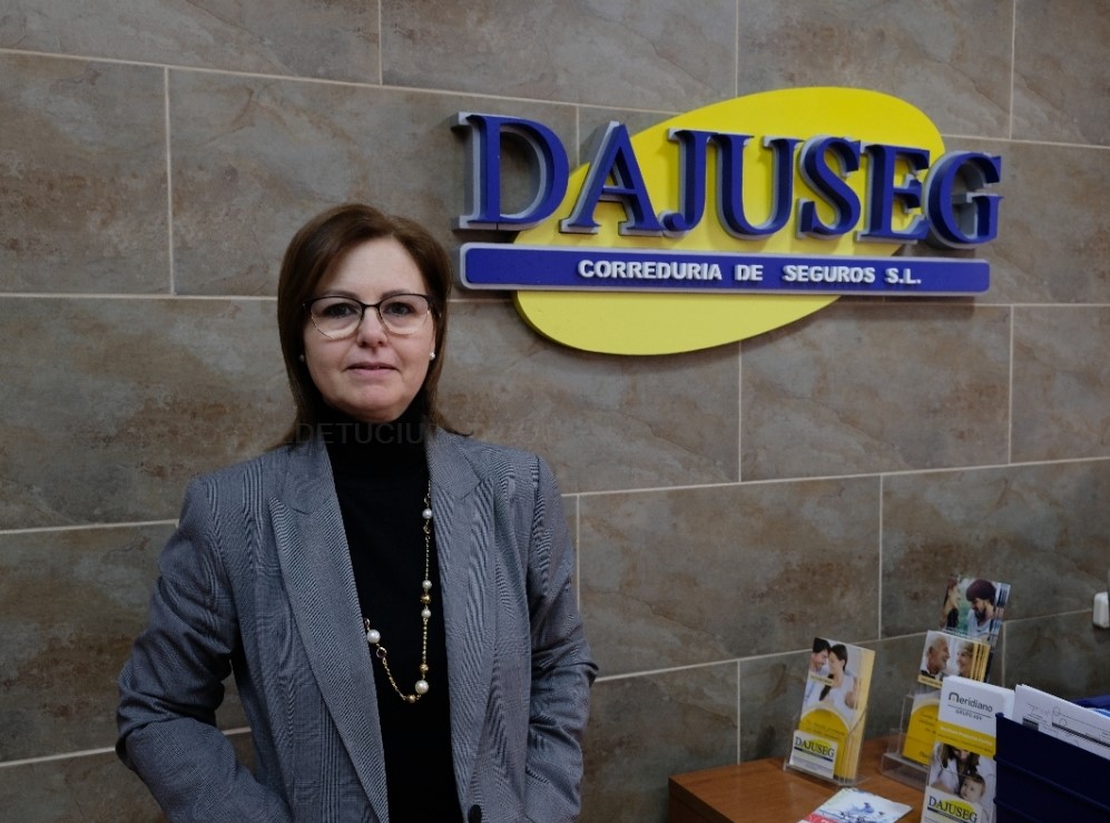 ANA LEÓN PLEGUEZUELOS