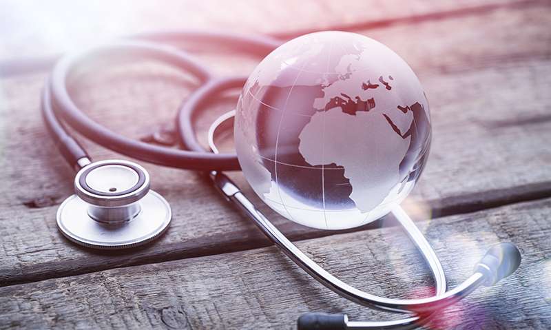 Complementar la sanidad pública y contener el gasto sanitario, entre las principales funciones del seguro de Salud